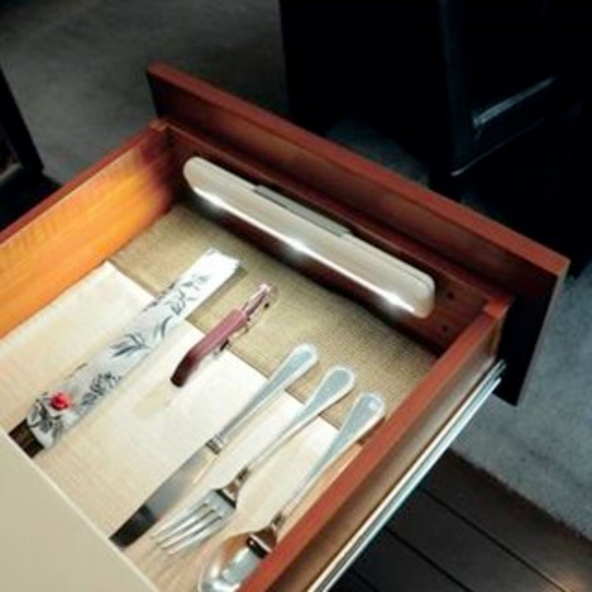 LED kast- en keukenlamp met sensor - Draadloos op batterijen - 25 cm Kastverlichting LED.nl