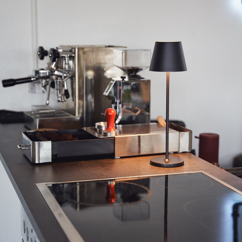 Premium LED Tafellamp met oplaadstation - Oplaadbaar & Draadloos - Voor binnen en buiten - Grijs Tafellampenen LED.nl