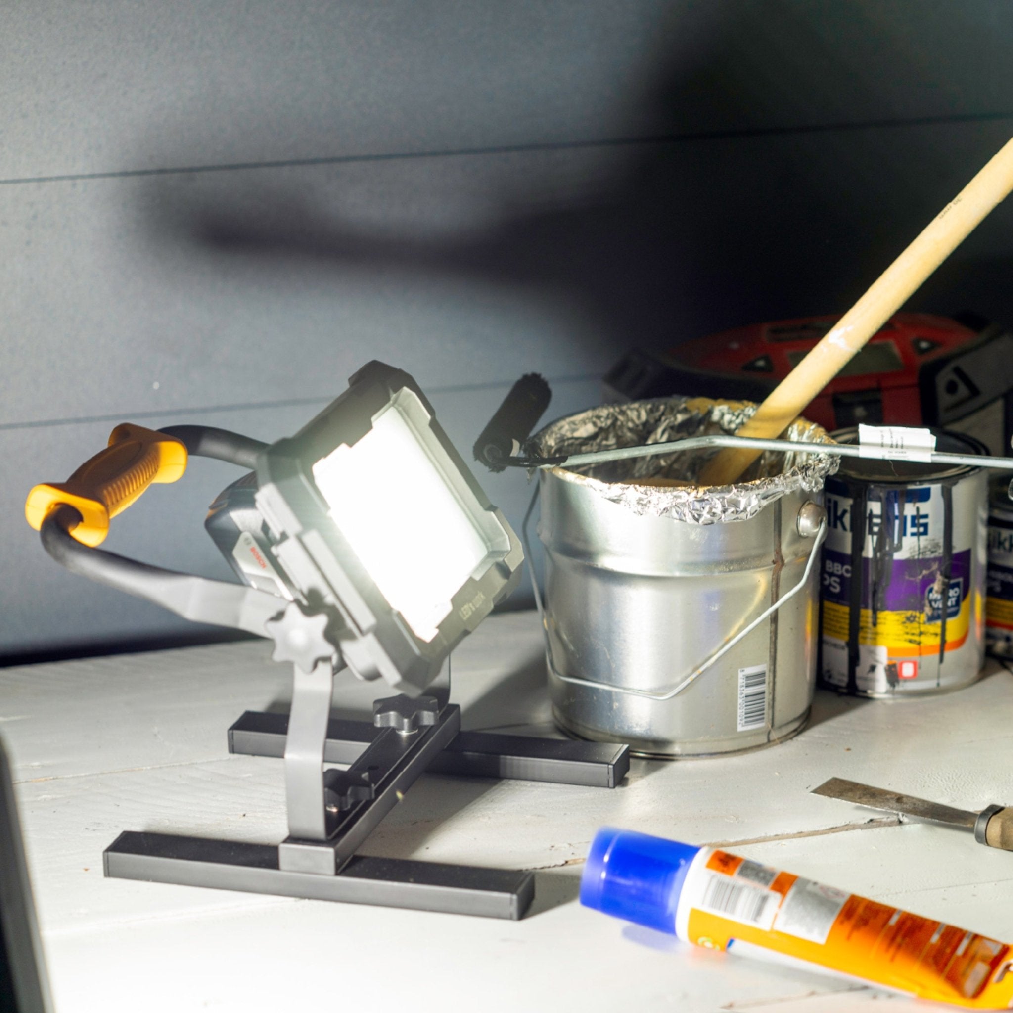 LED's Work Oplaadbare 18V Bouwlamp 2000 - Werkt op 18V accu’s van Makita, Bosch, Metabo (CAS) en Einhell – In 3 stappen dimbaar - LED.nl
