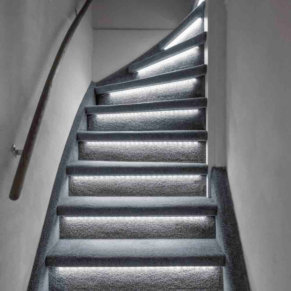 Complete LED Trapverlichting set - 15 treden x 80 cm - Lengte aanpasbaar - Koud wit licht - LED.nl