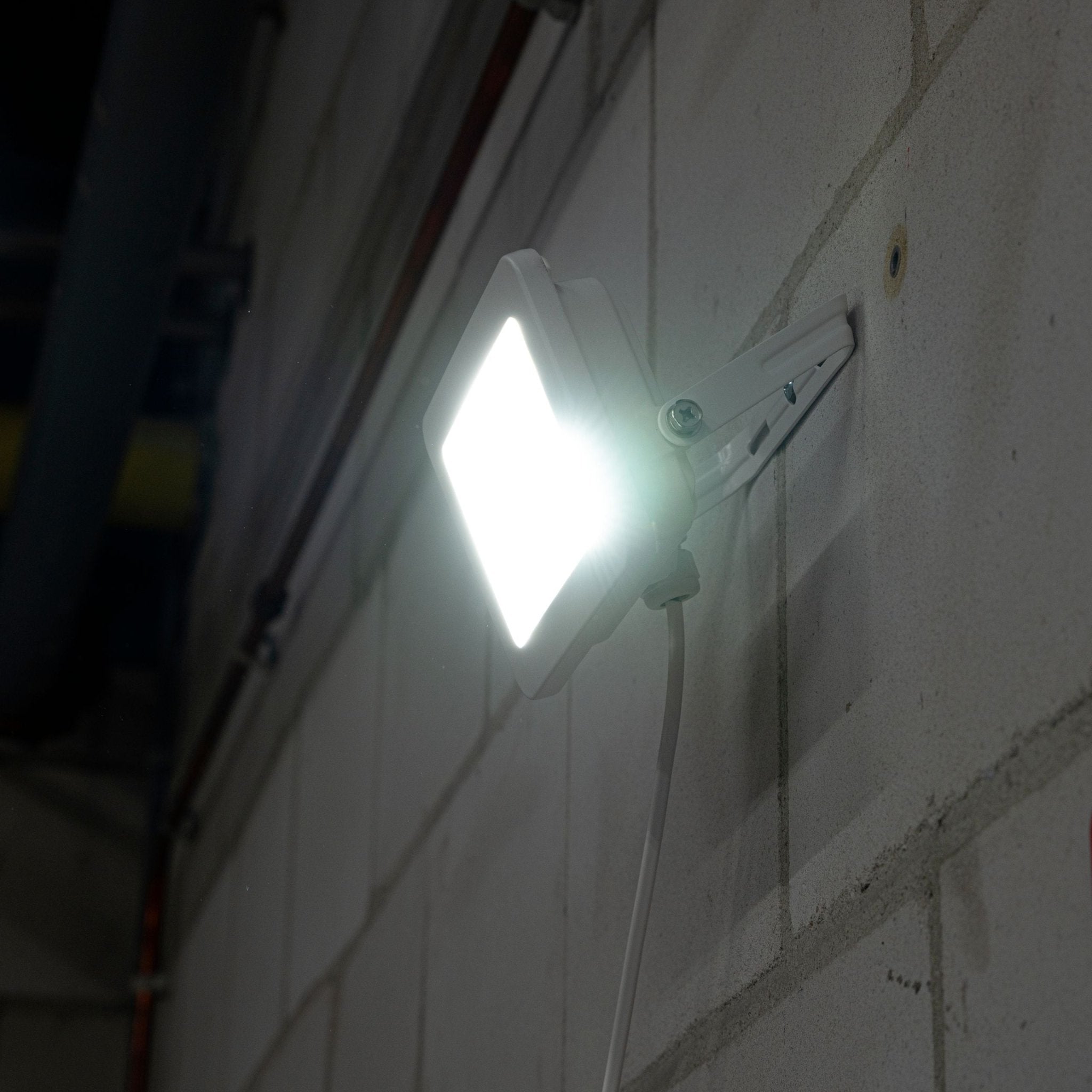 FastFix LED Schijnwerper 30W - IP44 - voor binnen en buiten - 3300 lm - Wit - LED.nl
