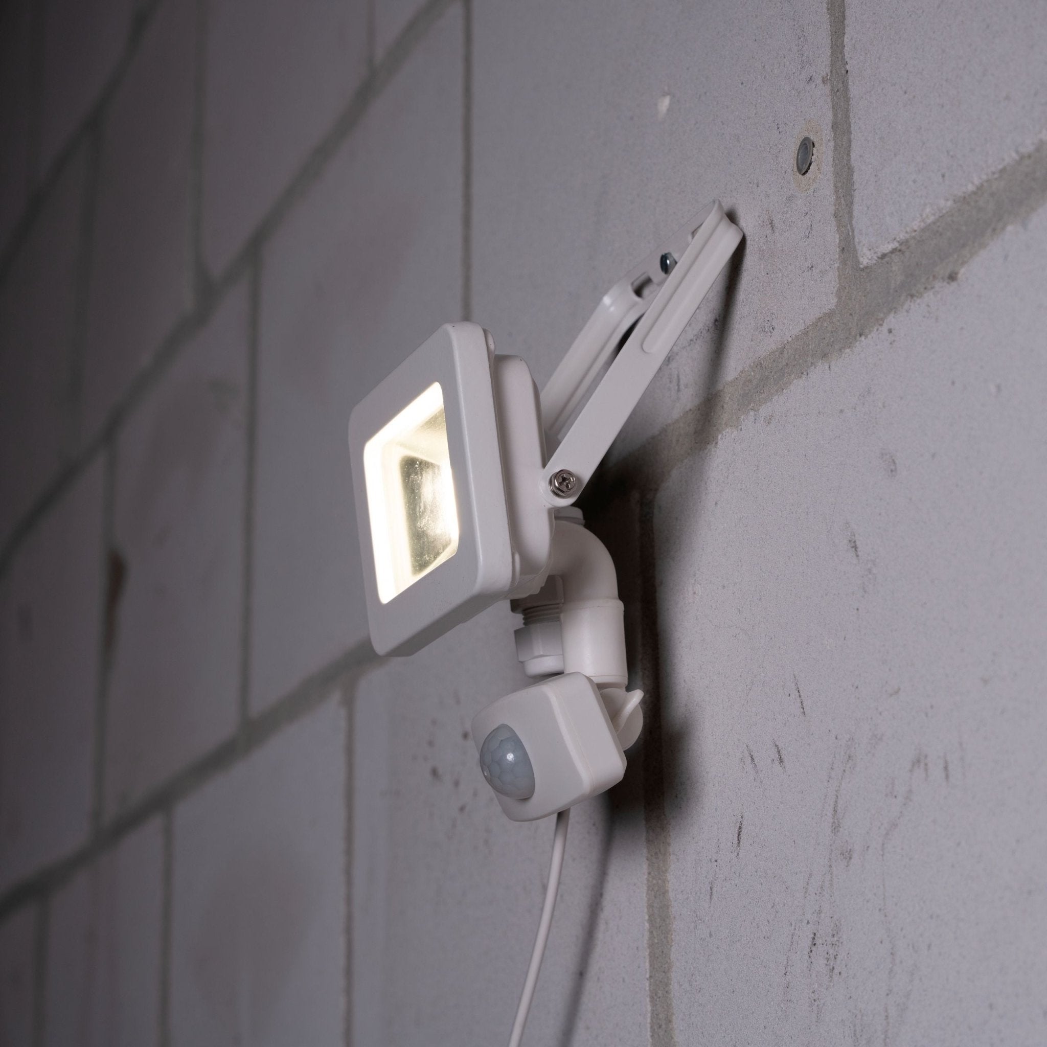 LED Schijnwerper met bewegingssensor 10W - IP44 - binnen en buiten - 1100 lm - Wit - LED.nl