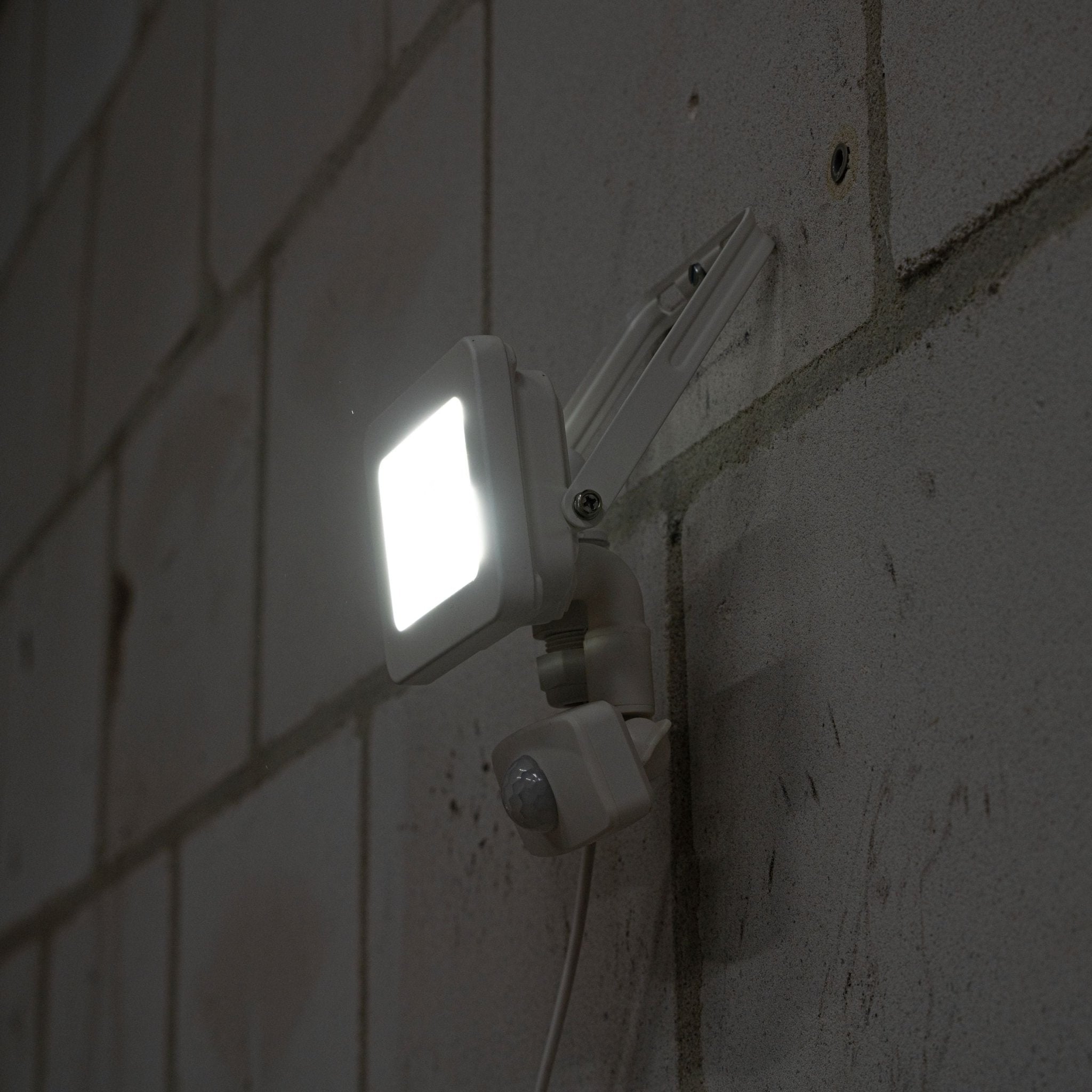LED Schijnwerper met bewegingssensor 10W - IP44 - binnen en buiten - 1100 lm - Wit - LED.nl