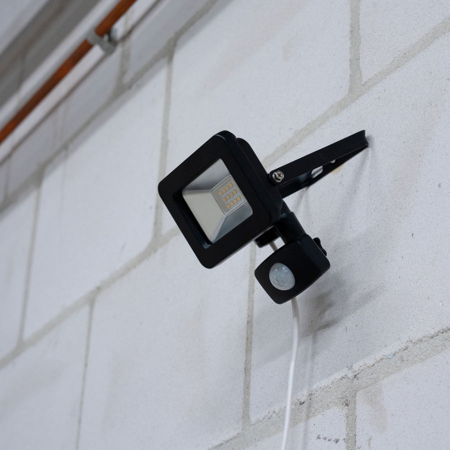 LED's Light Floodlight 1100 - With light and motion sensor - Indoor &amp; Outdoor - 10W - Black - LED.nl