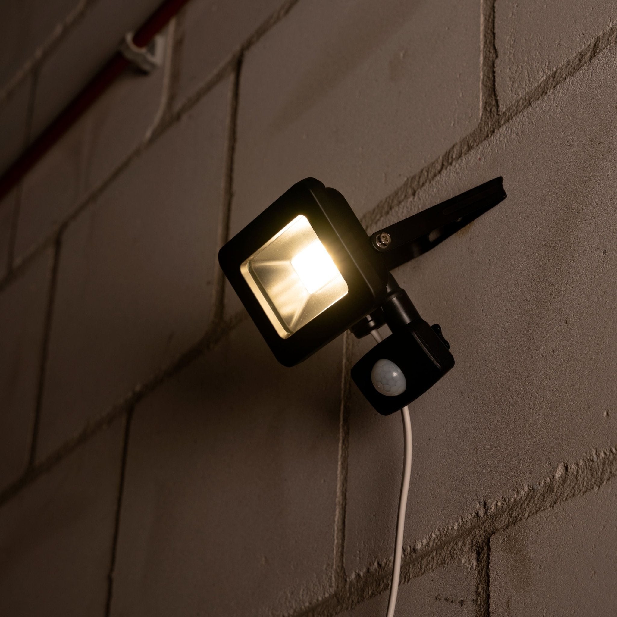 LED Schijnwerper met bewegingssensor 10W - IP44 - binnen en buiten - 1100 lm - Zwart - LED.nl