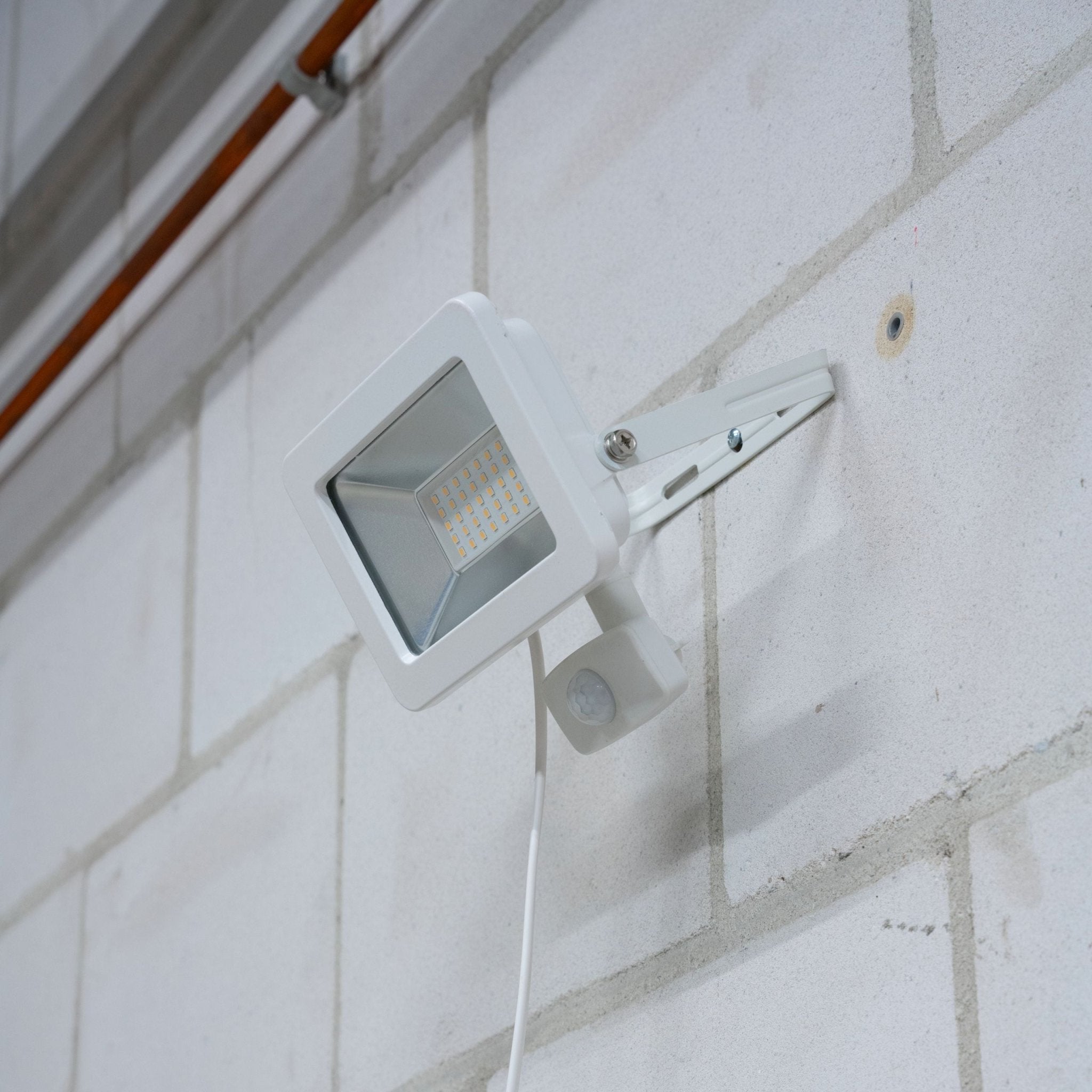 LED Schijnwerper met bewegingssensor 30W - IP44 - binnen en buiten - 3300 lm - Wit - LED.nl