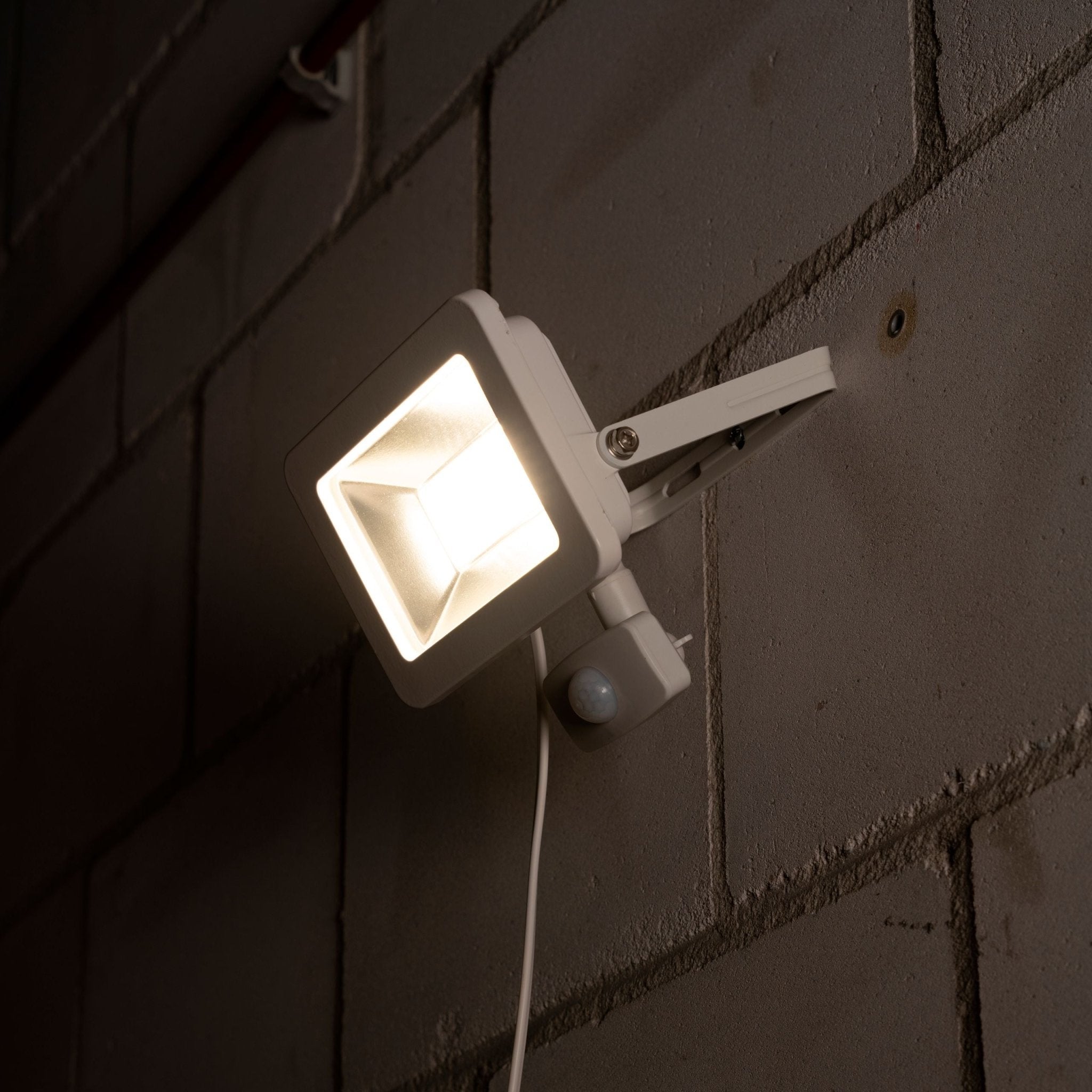 LED Schijnwerper met bewegingssensor 30W - IP44 - binnen en buiten - 3300 lm - Wit - LED.nl