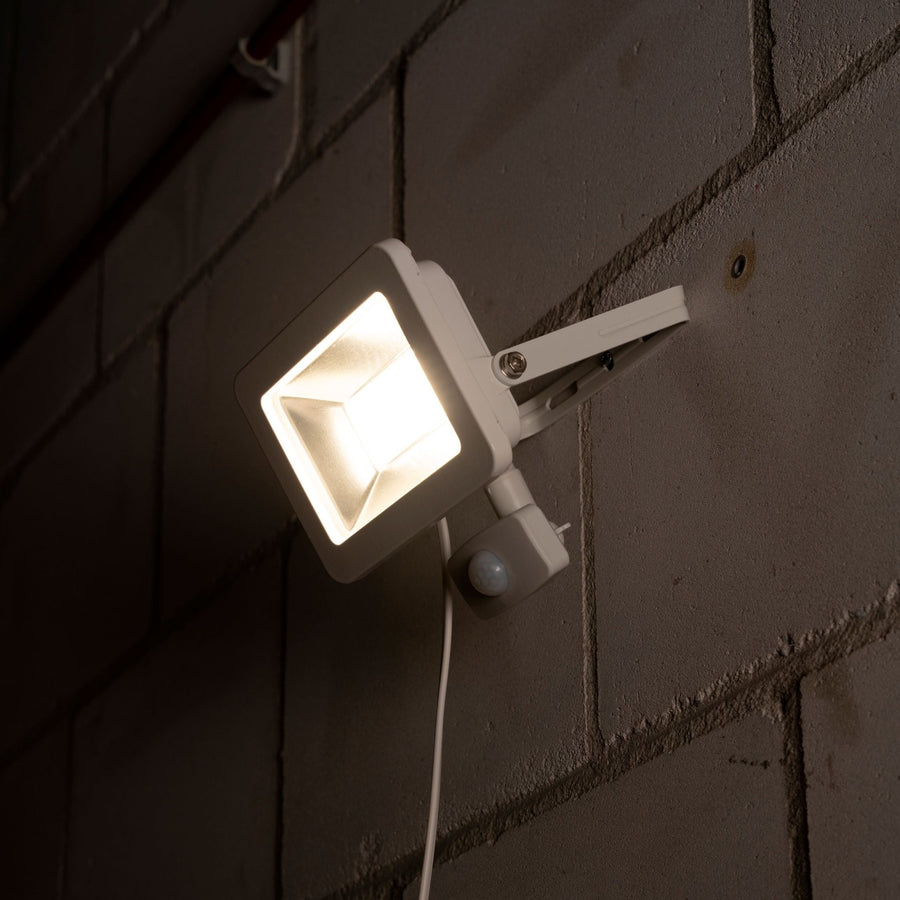 LED's Light Floodlight 3300 - Met licht- en bewegingssensor - Binnen & Buiten - 30W - Wit Schijnwerpers LED.nl