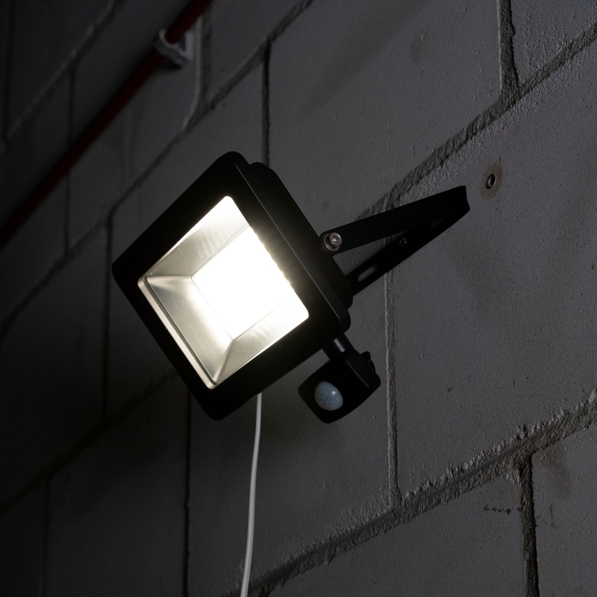 LED Schijnwerper met bewegingssensor 50W - IP44 - binnen en buiten - 5500 lm - Zwart - LED.nl