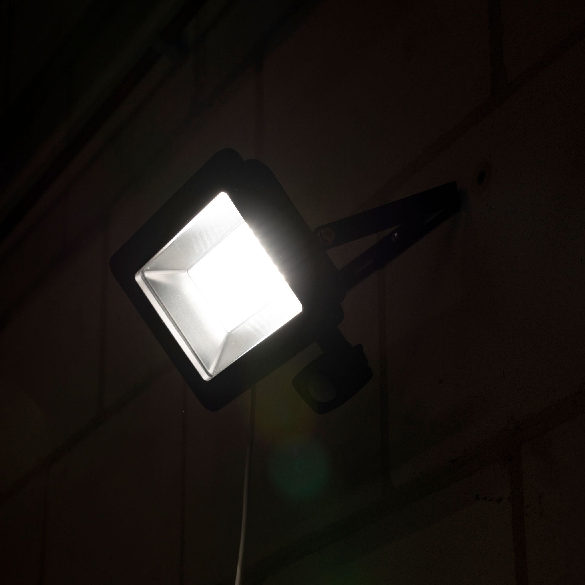 LED Schijnwerper met bewegingssensor 50W - IP44 - binnen en buiten - 5500 lm - Zwart - LED.nl