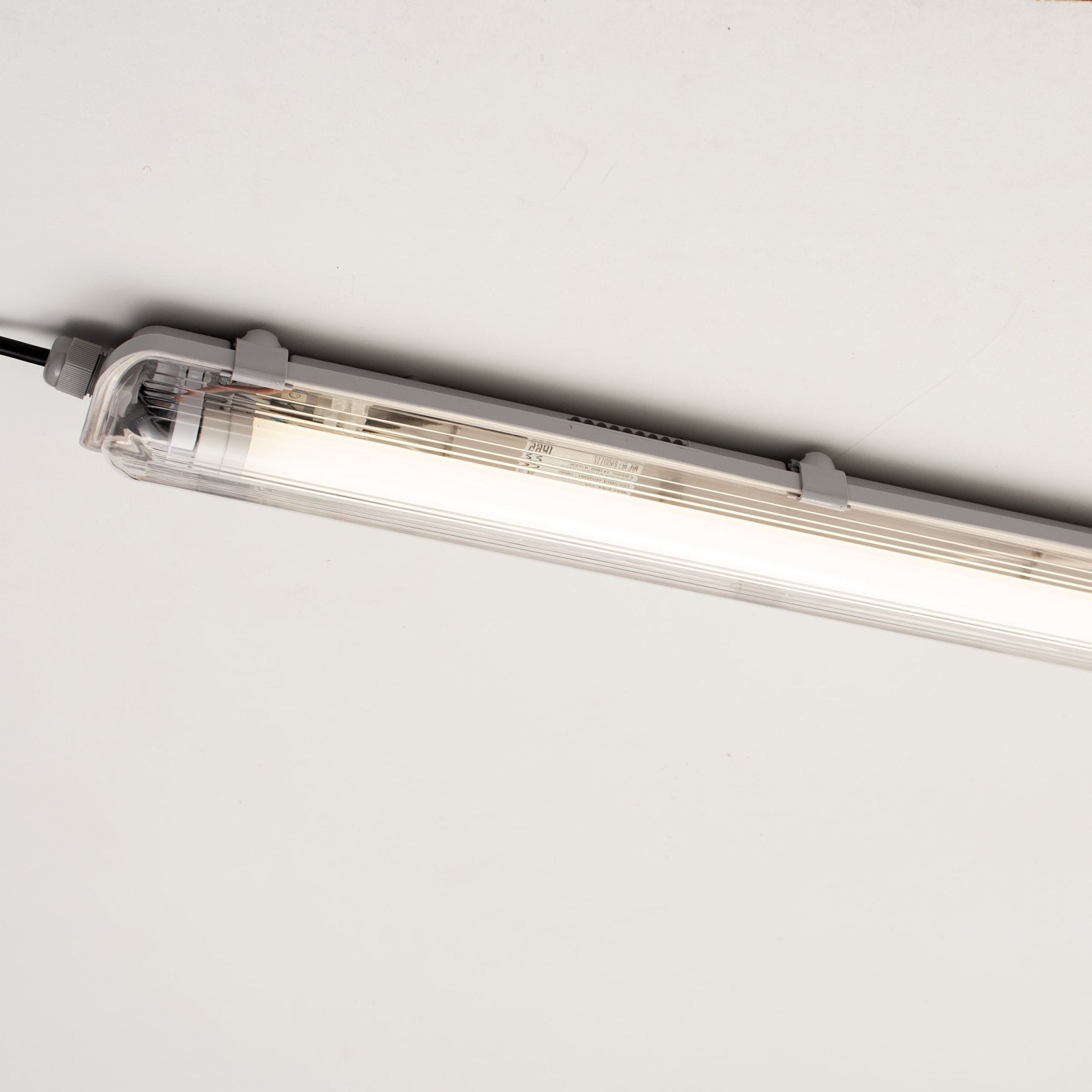 LongLife LED TL Enkel armatuur inclusief LED Buis - Binnen & Buiten - IP65 - 120 cm - LED.nl