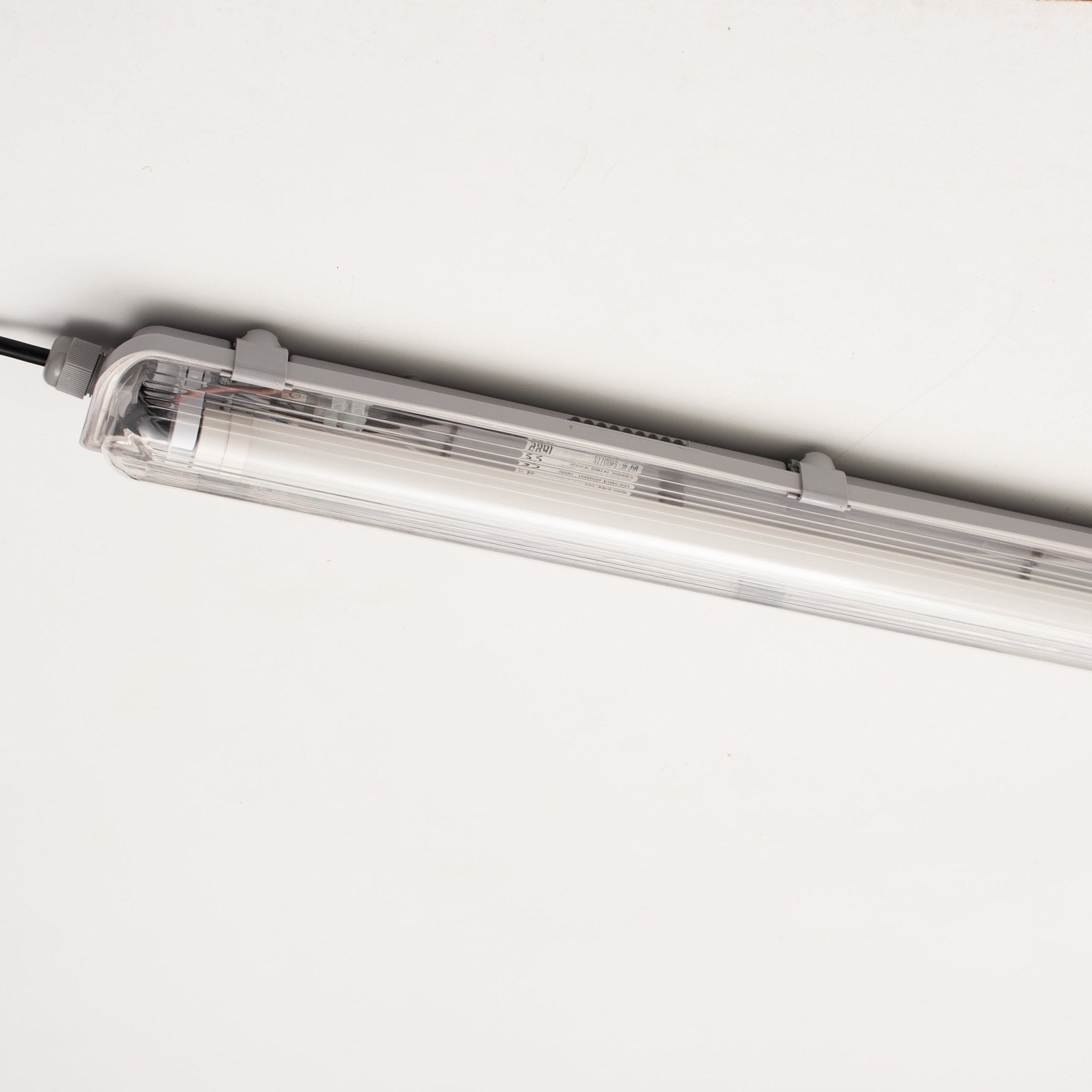 LongLife LED TL Enkel armatuur inclusief LED Buis - Binnen & Buiten - IP65 - 120 cm - LED.nl