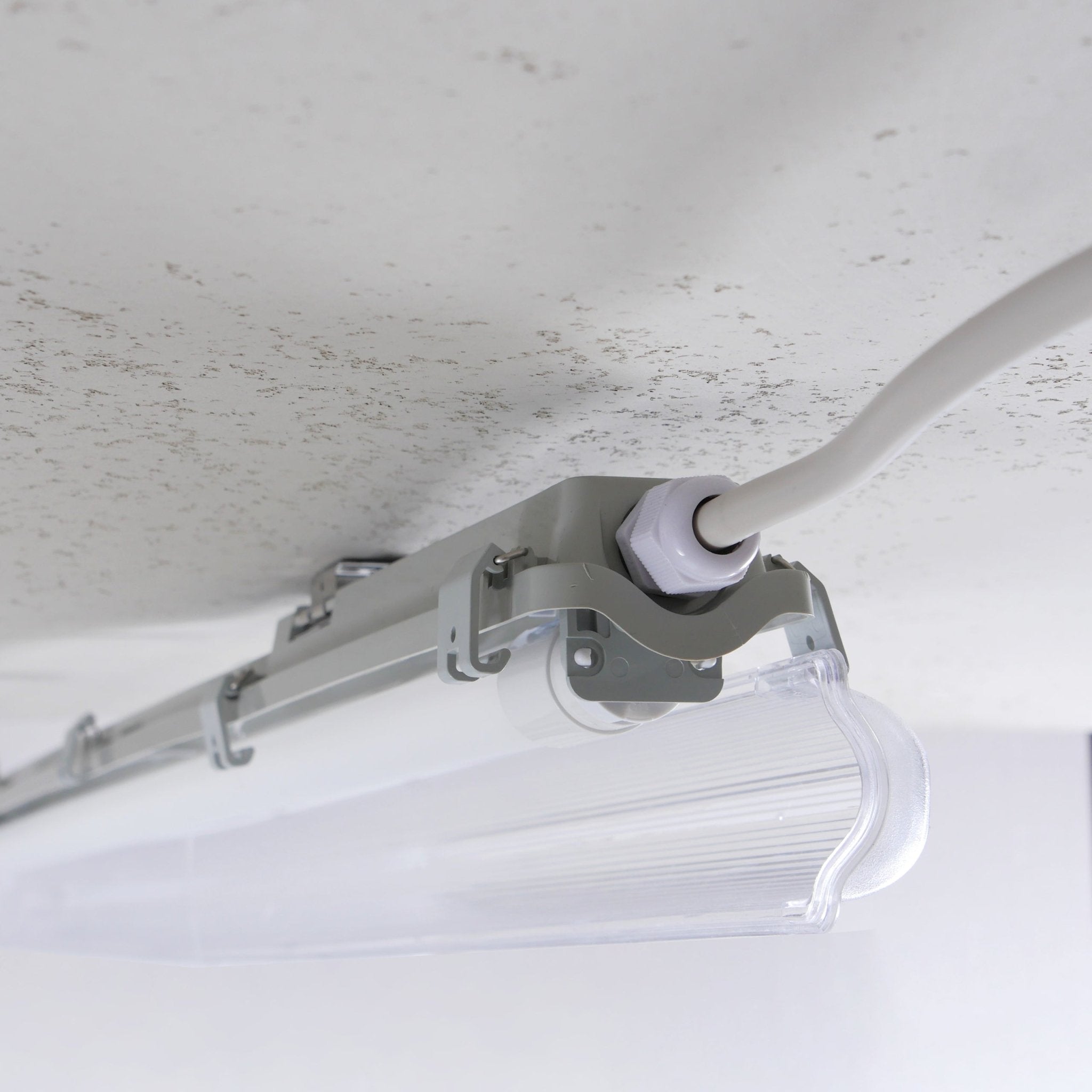 LongLife LED TL Enkel armatuur inclusief LED Buis - Binnen & Buiten - IP65 - 120 cm - LED.nl