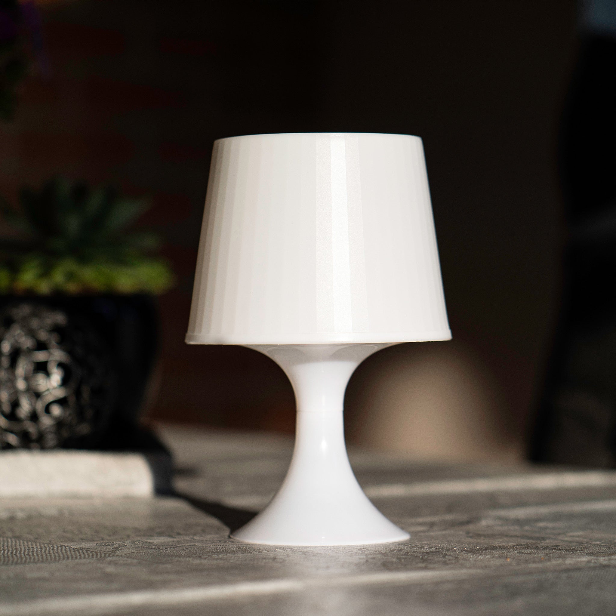Moderne LED Tafellamp op zonne-energie - Fat White - Draadloos met sensor - 23 cm - LED.nl