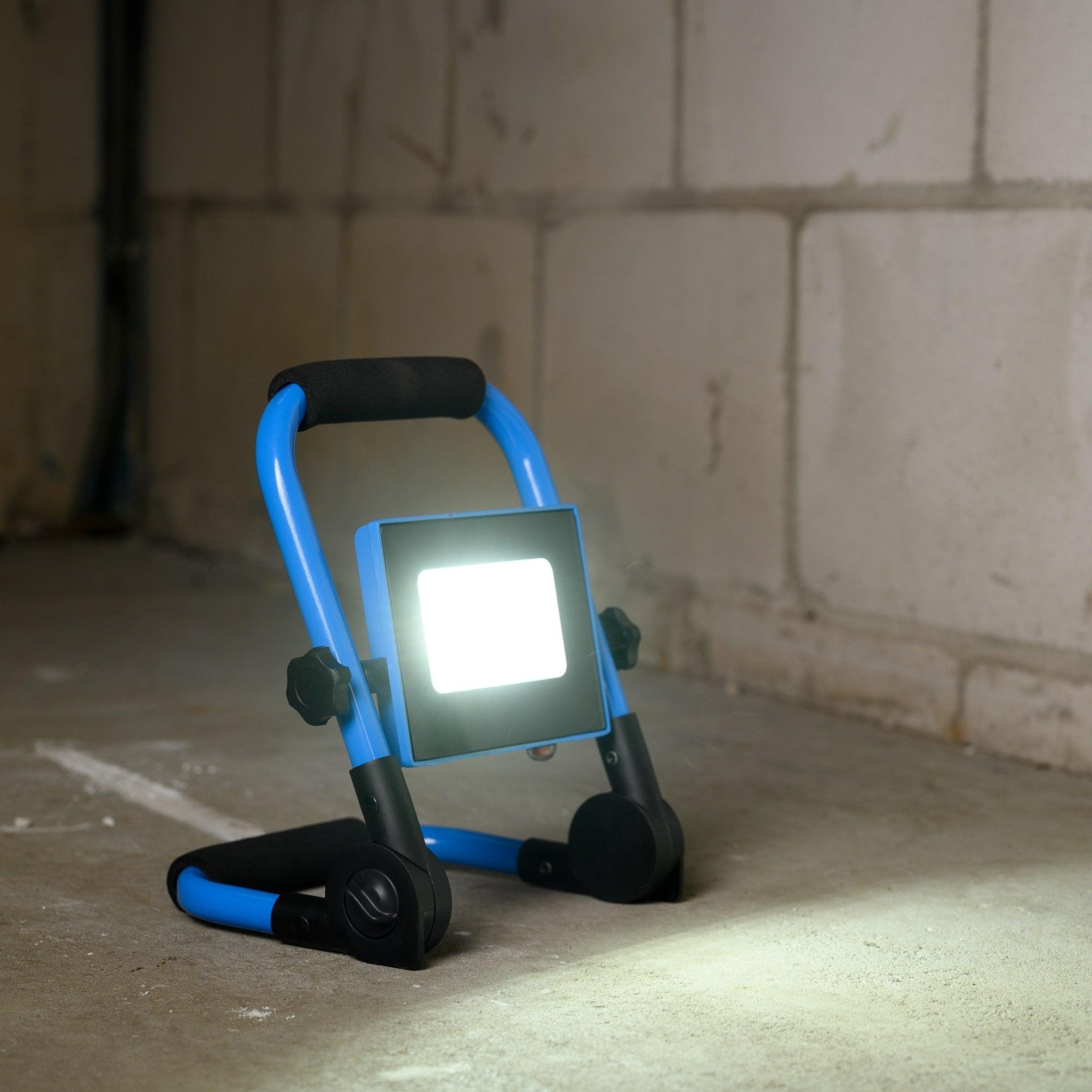 Oplaadbare LED bouwlamp – Compact en opvouwbaar – Met accu oplaadbaar – 700 lumen – IP54 - LED.nl