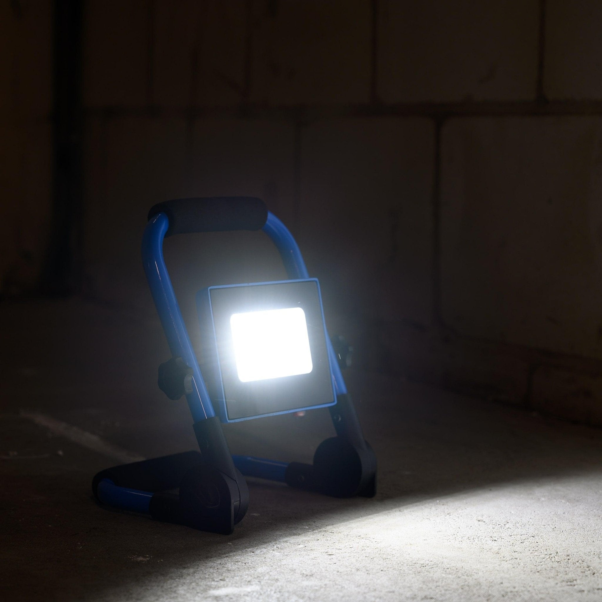 Oplaadbare LED bouwlamp – Compact en opvouwbaar – Met accu oplaadbaar – 700 lumen – IP54 - LED.nl