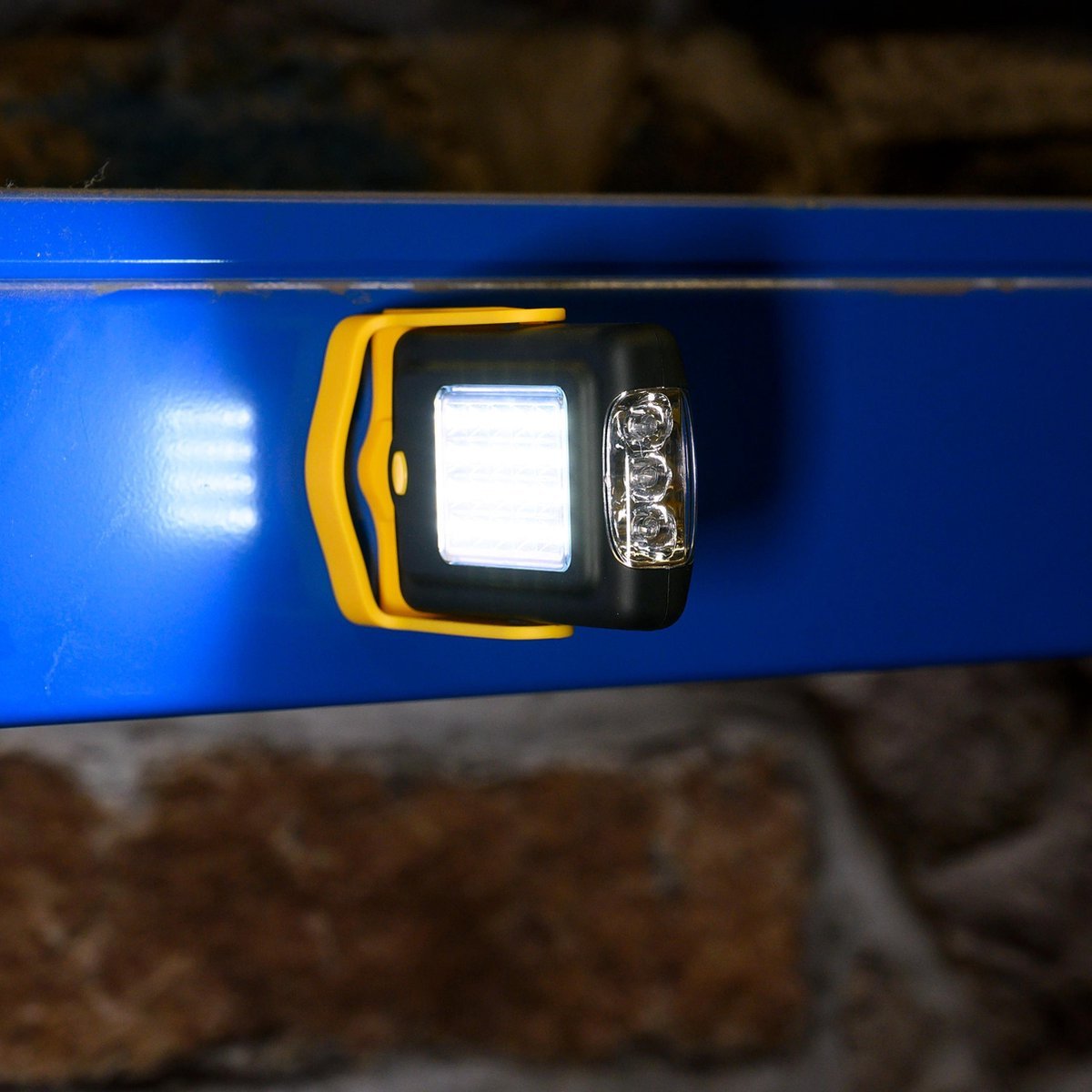 Portable mini LED Looplamp met magneet en haak - Draadloos op batterijen - 120 lm - LED.nl