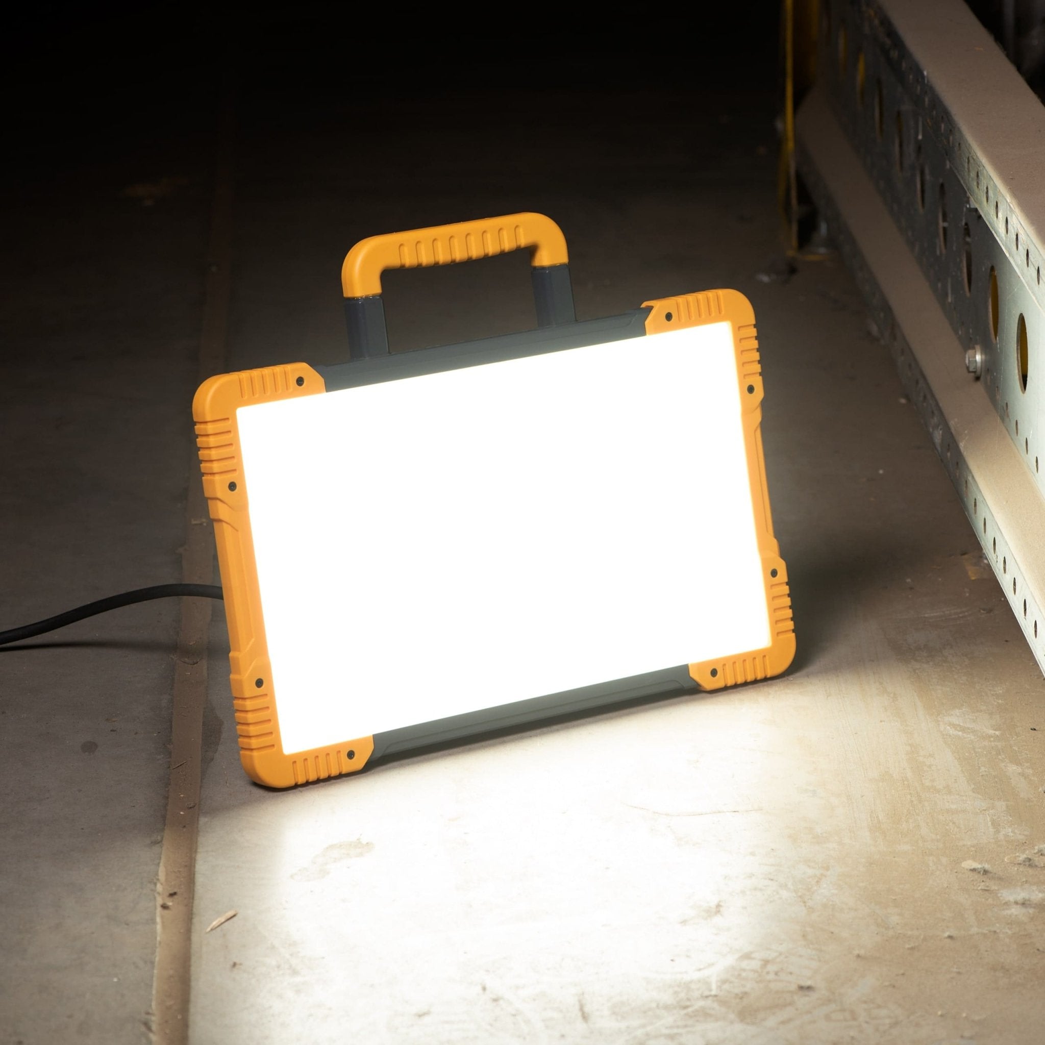 Premium LED bouwlamp 100W – 5 meter snoer – Rough Service Tested – 11000 lumen – IP54 - LED.nl