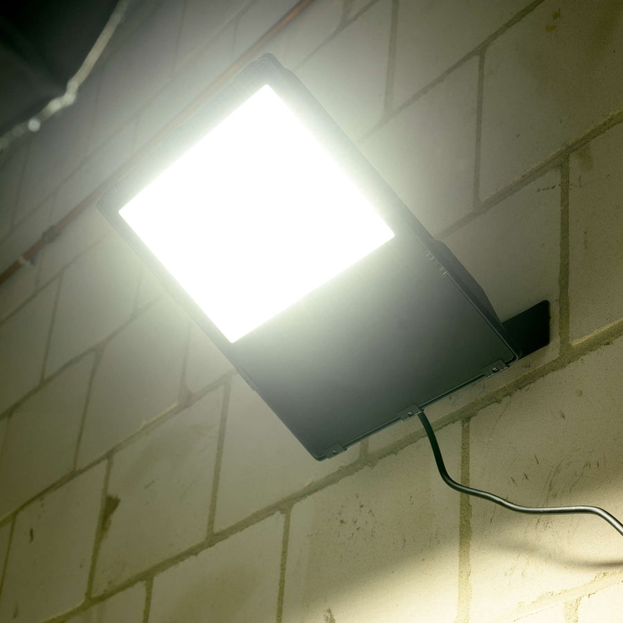 Premium LED Floodlight 200W - 30 Year Lifespan - IP66 Waterproof - 32000 lm - LED.nl