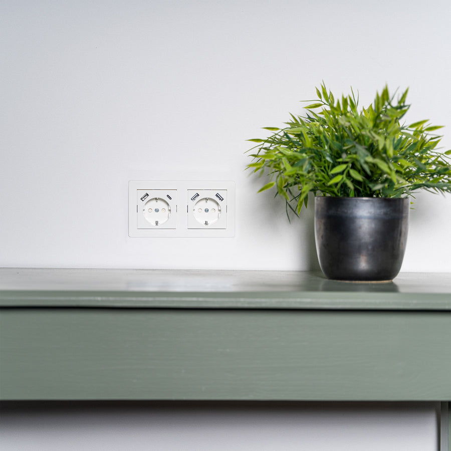 ProCharge Wandcontactdoos met 2 USB snelladers - Universeel - Wit - RAL9010 Stekkers LED.nl