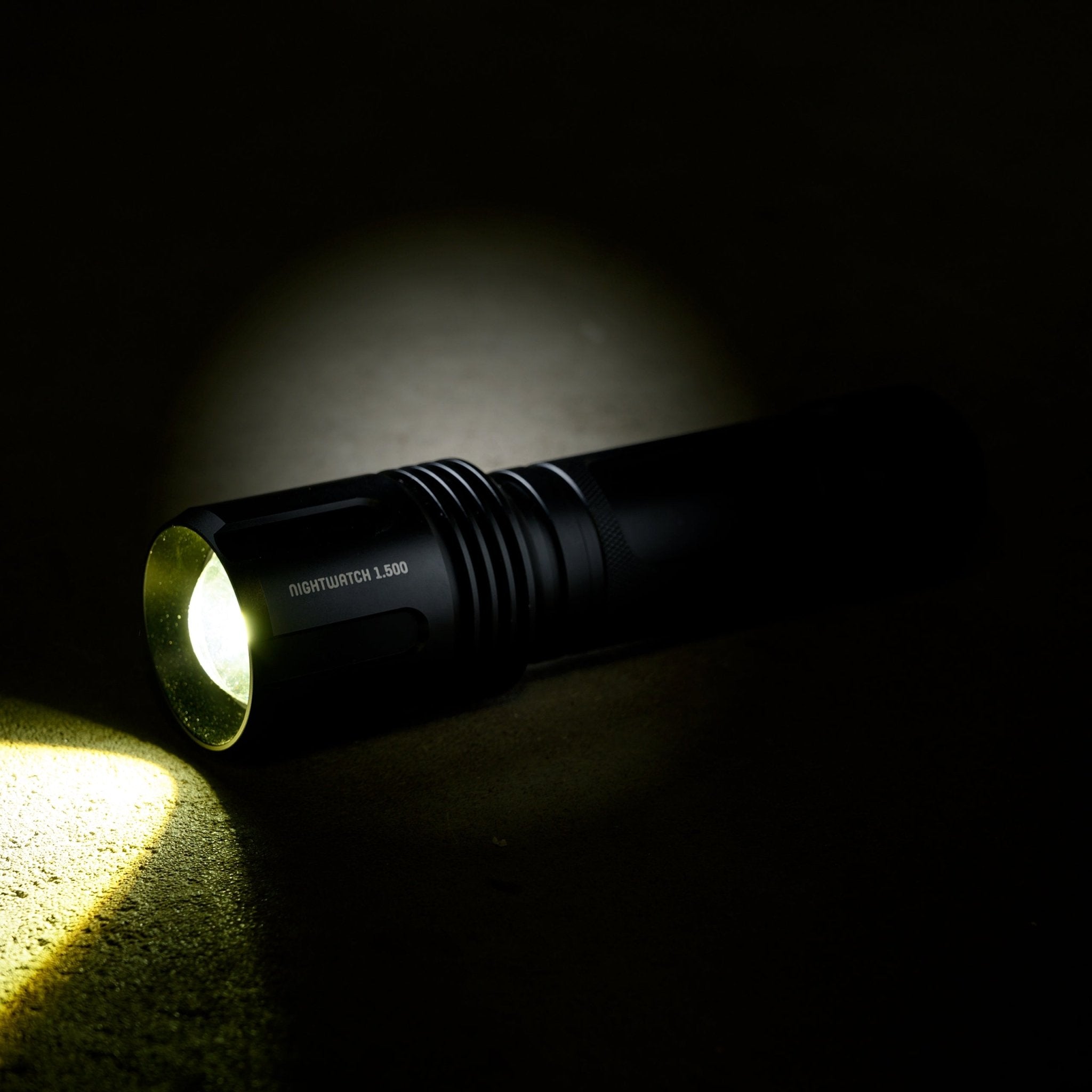 Professional LED Zaklamp op accu met zoomfunctie - Oplaadbaar - 1500 lm - Waterdicht - Dimbaar - LED.nl