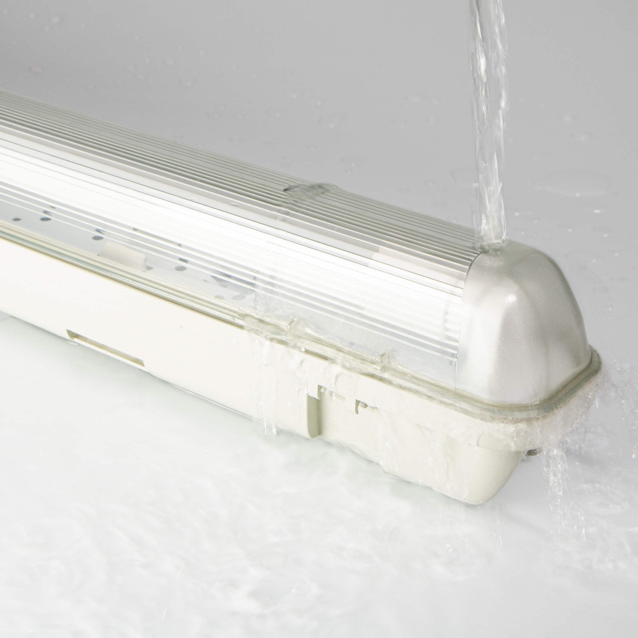 Proventa outdoor LED TL armatuur 150 cm – Inclusief LED TL buis – Met daglicht- en bewegingssensor – IP65 waterdicht – 3100 lumen - LED.nl