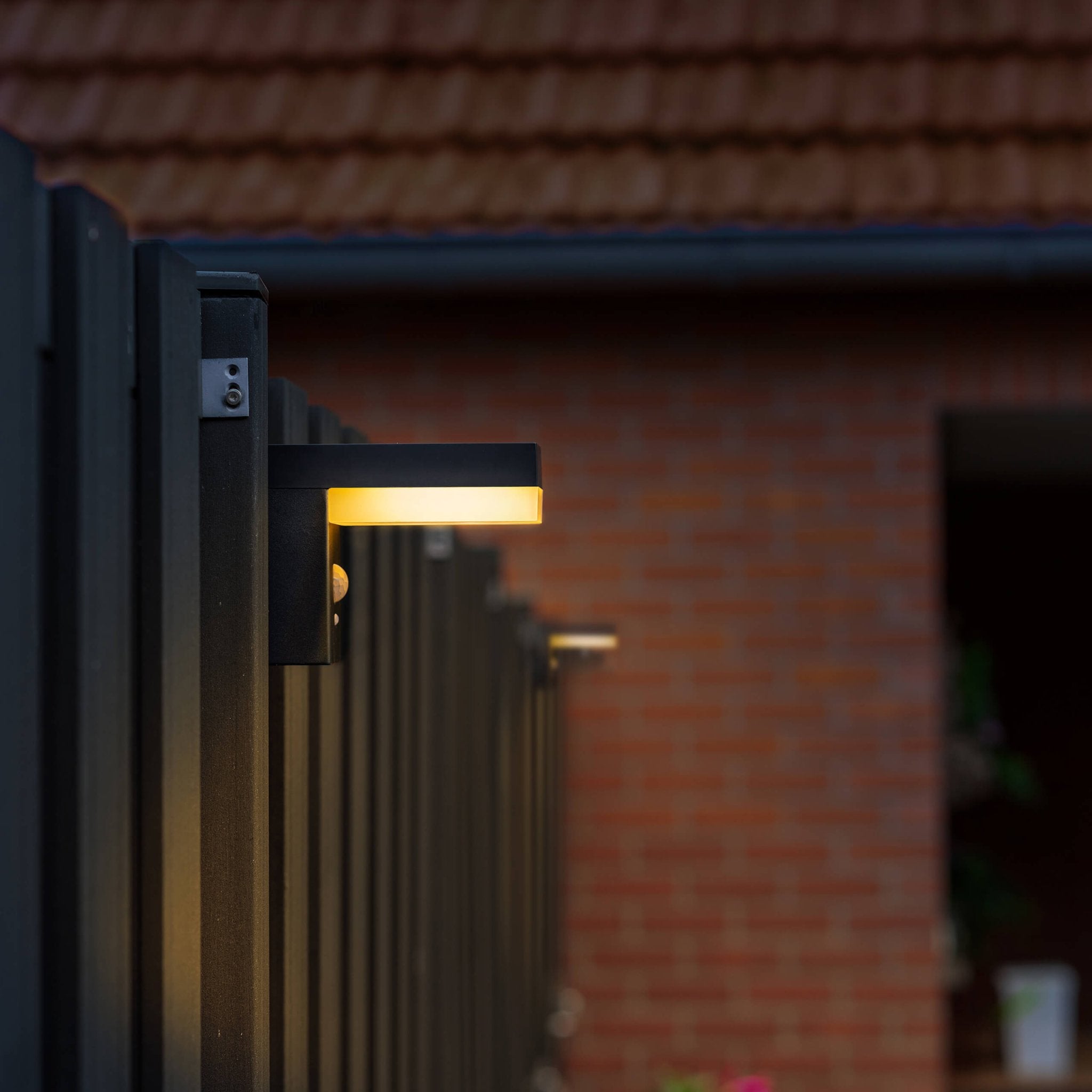 RVS Solar LED Buitenlamp met bewegingssensor - Draadloos - Vierkant - 3 standen - Zwart - LED.nl