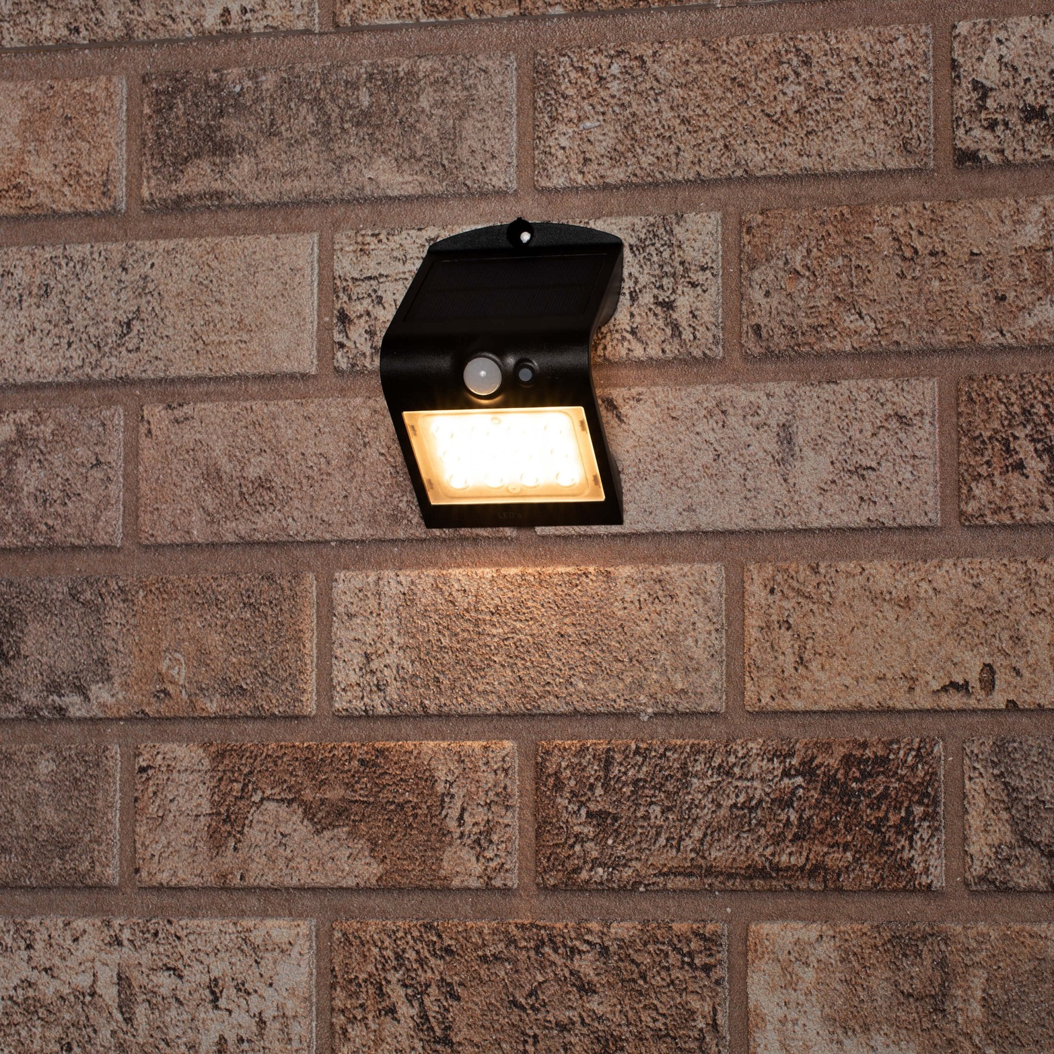 Solar LED buitenlamp met bewegingssensor - 3 standen - Automatisch aan/uit - 220 lm - Zwart - LED.nl