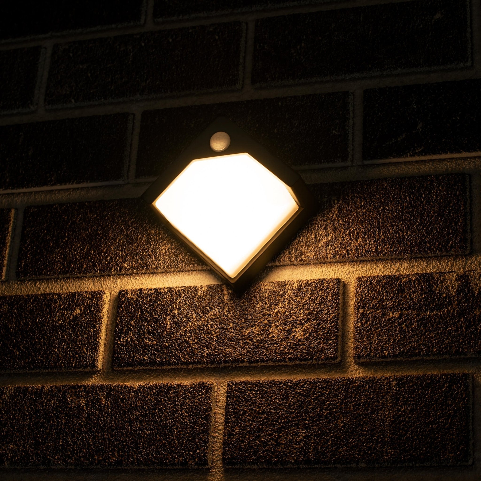 Solar LED buitenlamp met bewegingssensor - Draadloos op zonne-energie - Zwart - LED.nl