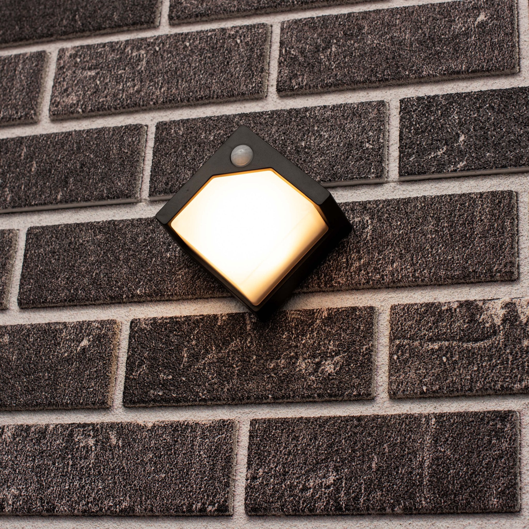 Solar LED buitenlamp met bewegingssensor - Draadloos op zonne-energie - Zwart - LED.nl