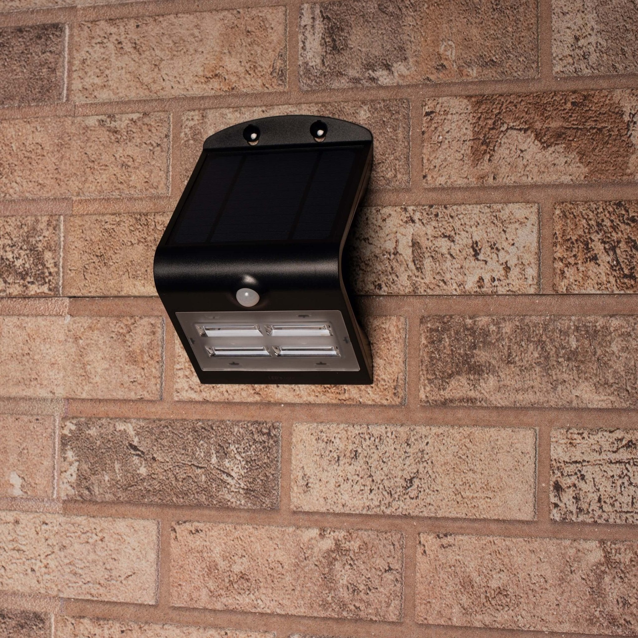 Solar LED Wandlamp met bewegingssensor - 3 standen - Automatisch aan/uit - 400 lm - Zwart - LED.nl