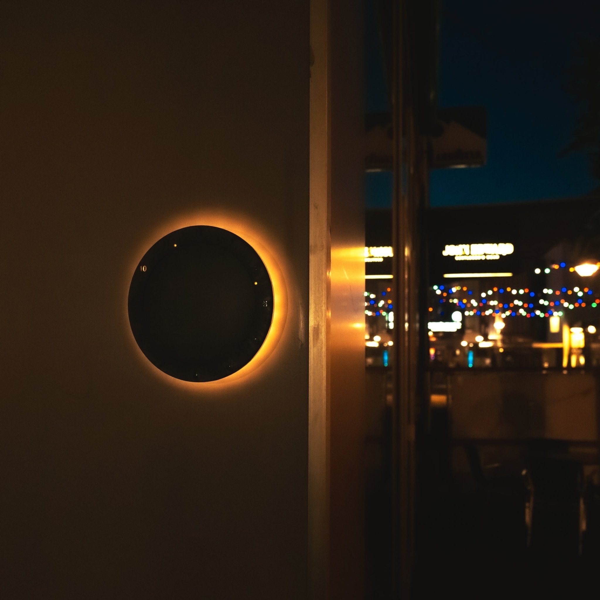 Solar Wandklok voor buiten - Draadloos op zonne-energie - Automatisch aan/uit - 22 cm - LED.nl
