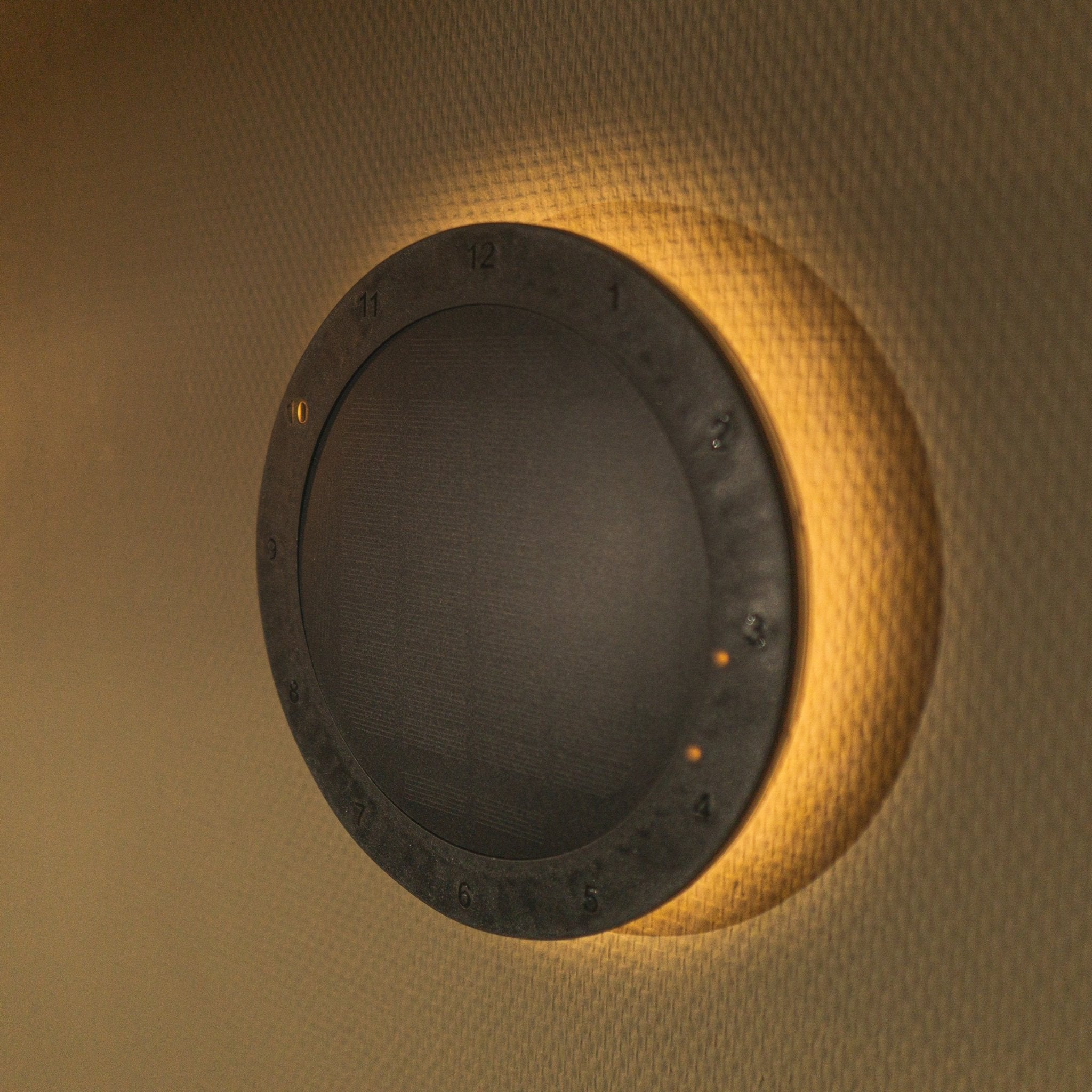 Solar Wandklok voor buiten - Draadloos op zonne-energie - Automatisch aan/uit - 22 cm - LED.nl