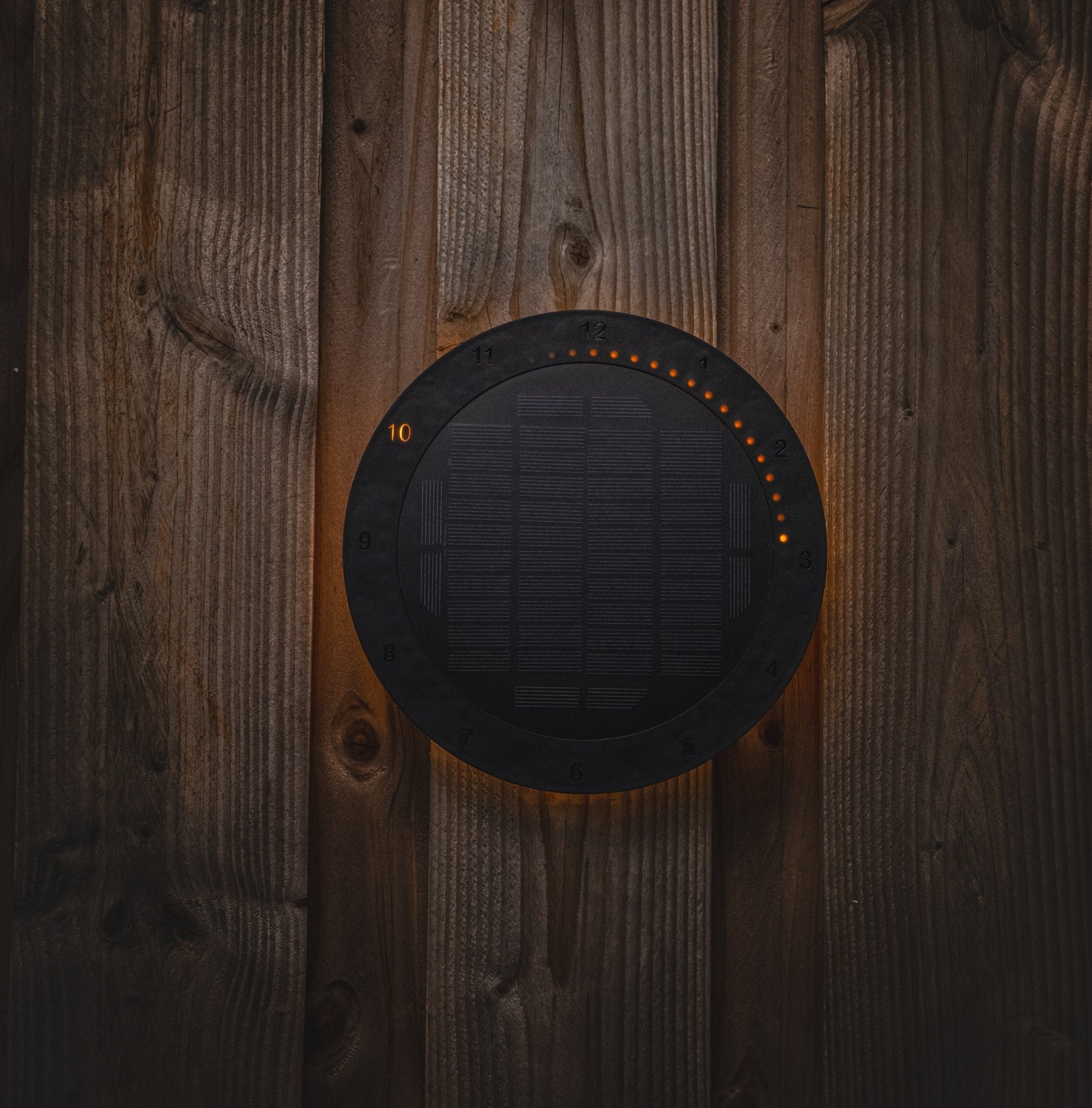 Solar Wandklok voor buiten - Draadloos op zonne-energie - Automatisch aan/uit - 22 cm - LED.nl