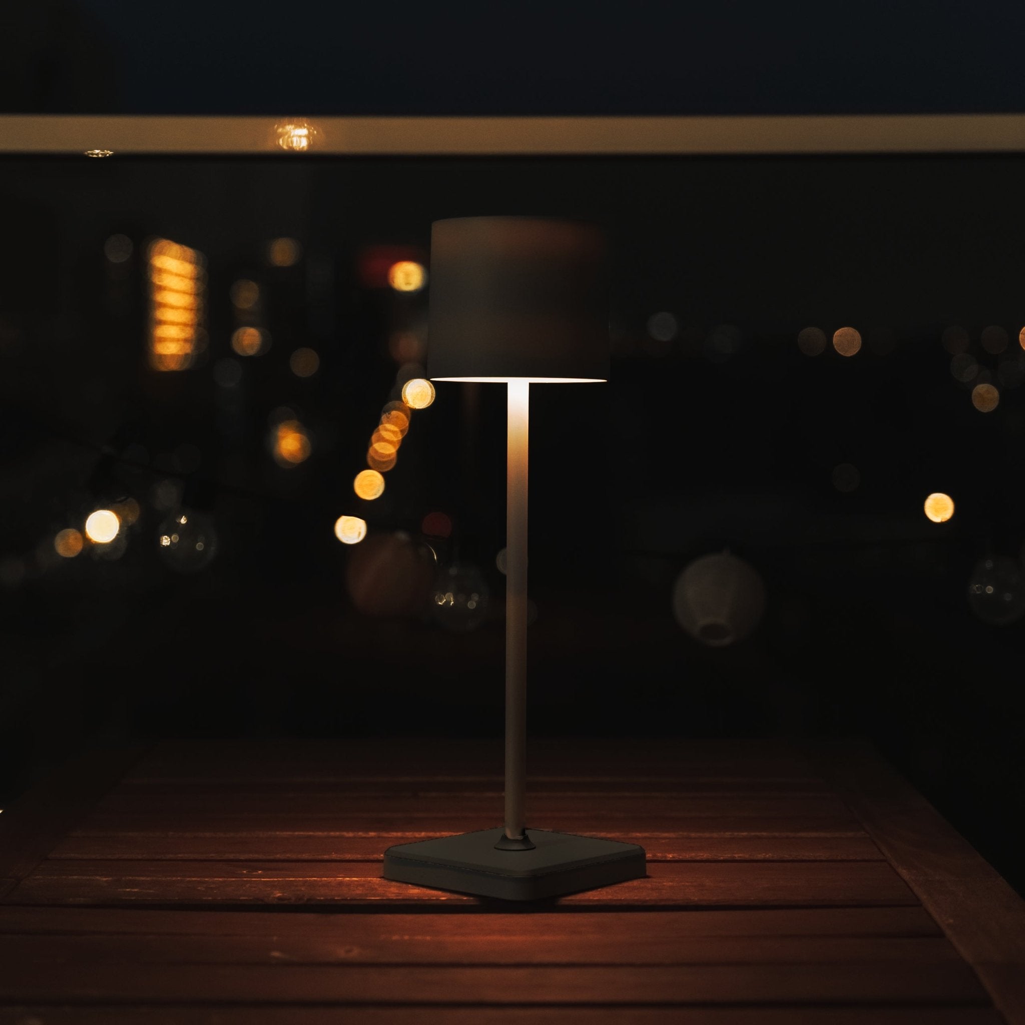 TouchDim oplaadbare LED tafellamp zwart – Dimbaar met touch-bediening – Voor binnen en buiten – 3 tinten licht instelbaar - LED.nl