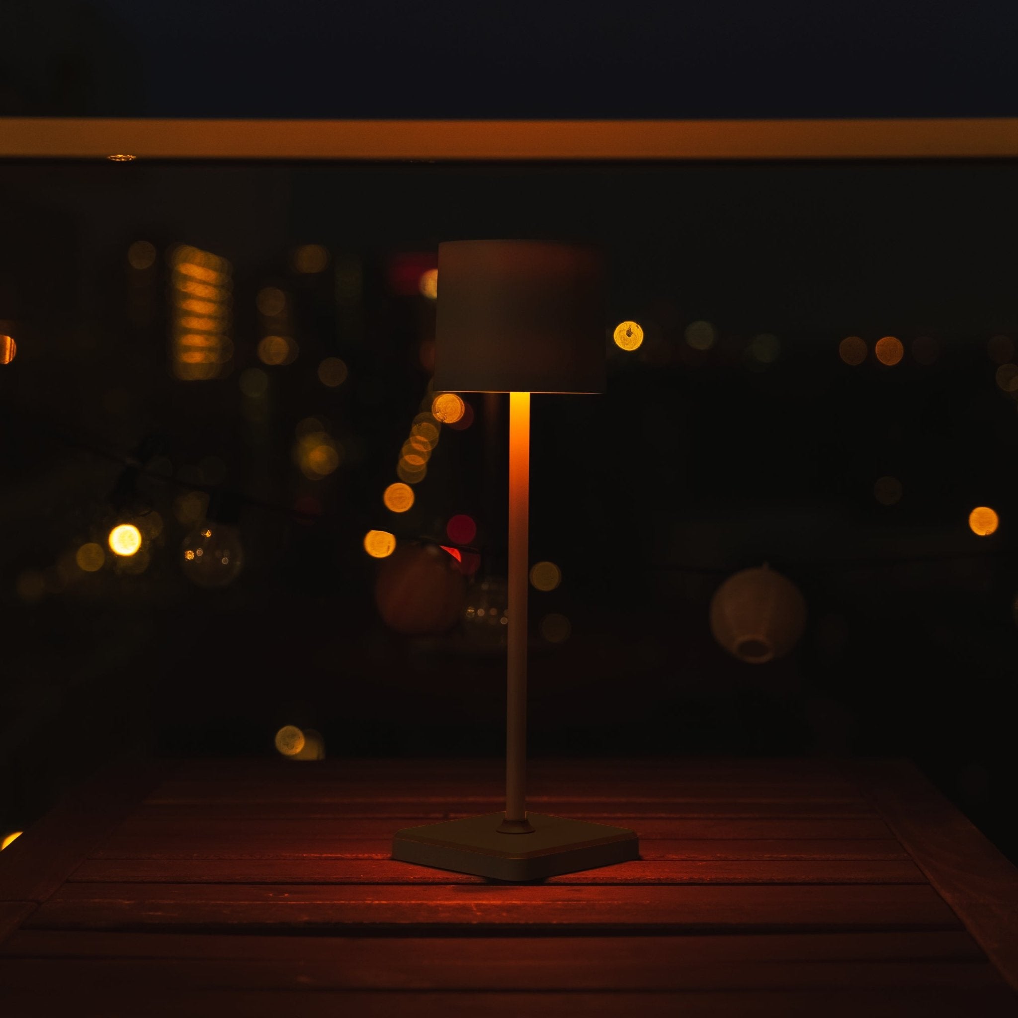 TouchDim oplaadbare LED tafellamp zwart – Dimbaar met touch-bediening – Voor binnen en buiten – 3 tinten licht instelbaar - LED.nl