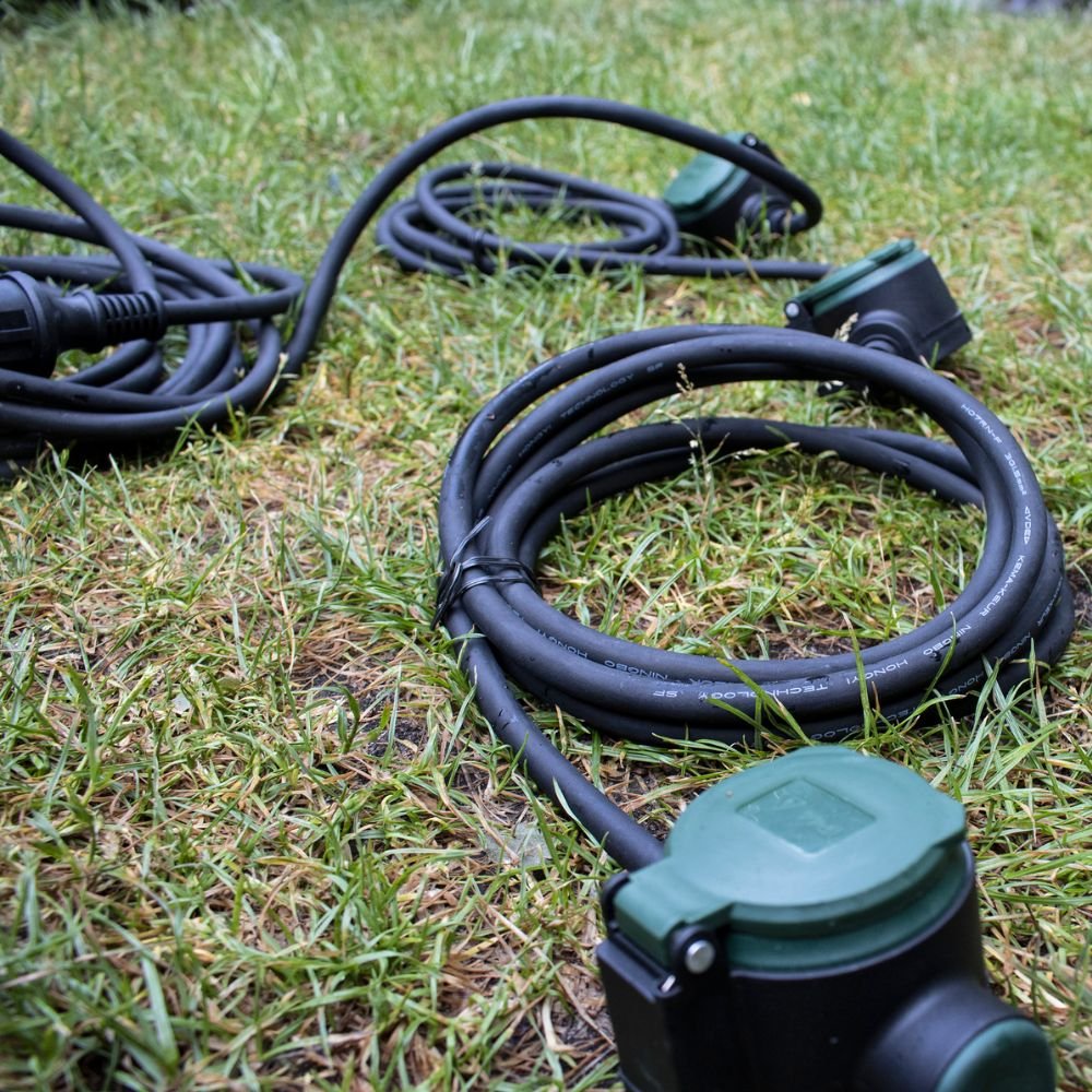 Verlengsnoer 10 meter met stekkerdoos voor buiten - 3 stopcontacten - IP44 - LED.nl